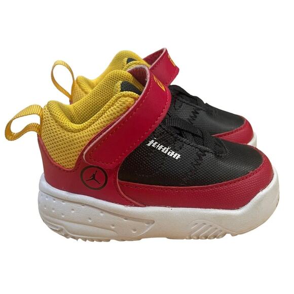 Jordan Max Aura 3 Athletic Sneakers Toddler Size 4 Gym Red University Gold - Picture 2 of 8